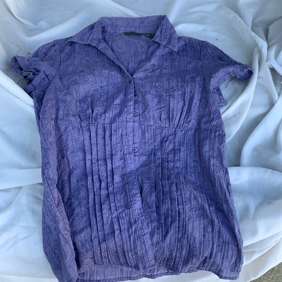 Size small great northwest blouse. Kinda sheer. - Picture 1 of 2